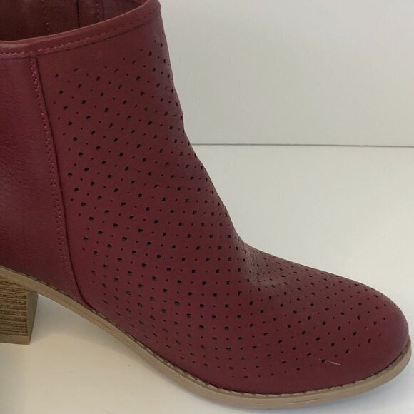 Journee Collection Meleny Ankle Boots Faux Leather Red Bootie Womens Sz 5.5 - Picture 5 of 10